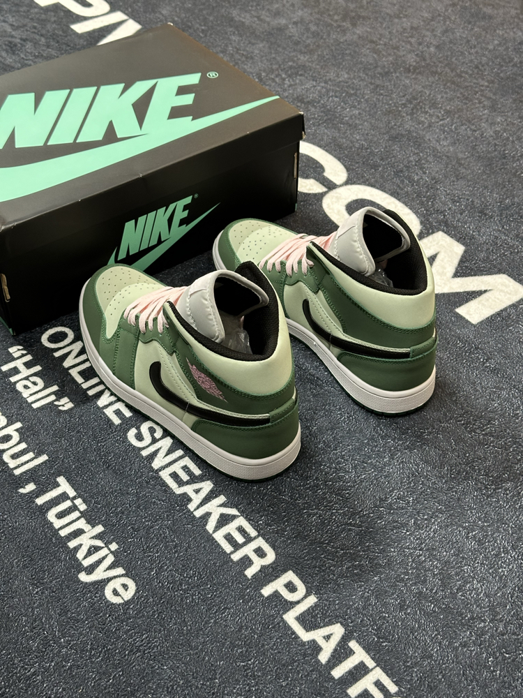 Nike Air Jordan 1 Mid “Dutch Green”