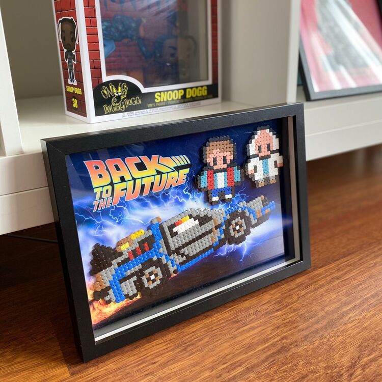 El Yapımı Perler Boncuk Back to the Future Posteri – Çerçeveli Retro Duvar Dekoru 30x21 cm