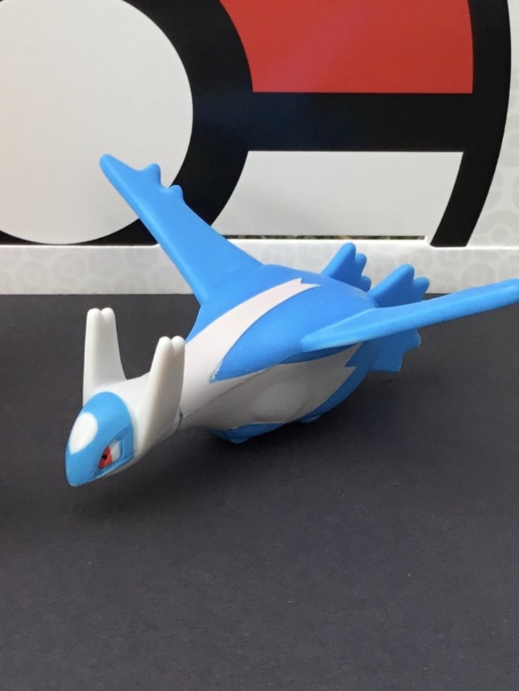 Latios Figür