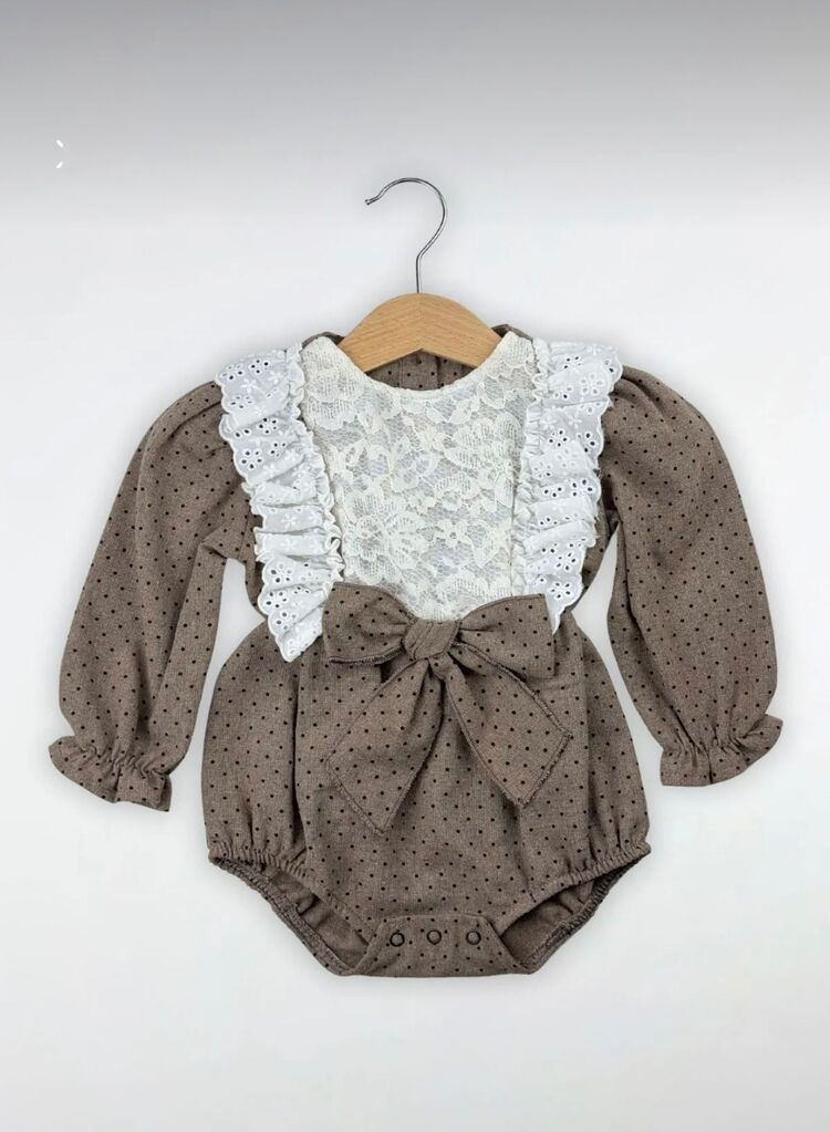 KIZ BEBEK FİSTO DETAYLI PUANTİYELİ PAMUKLU SALOPET - ROMPER TULUM