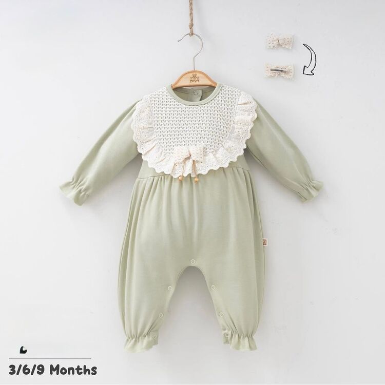KIZ BEBEK FİSTO YAKA DETAYLI TOKA AKSESUARLI %100 PAMUKLU TULUM
