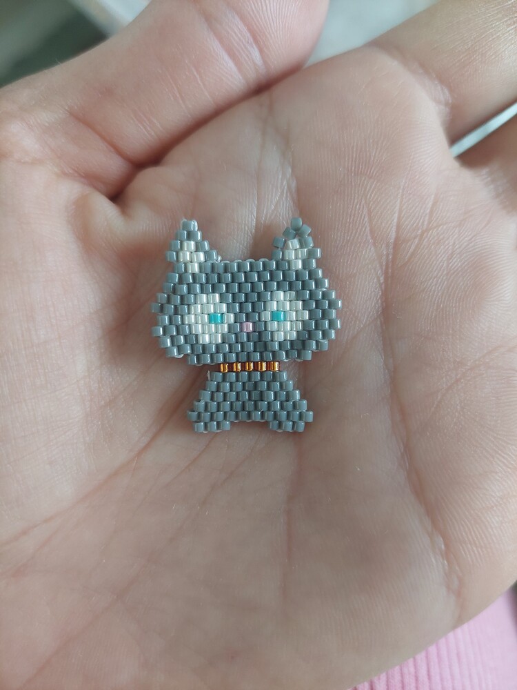 gri kedi pembe pati