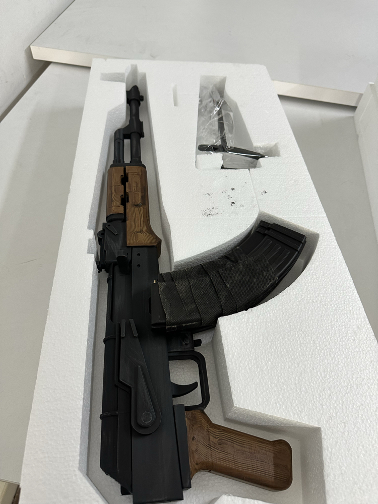Hareketli seyyar dipçikli ak47