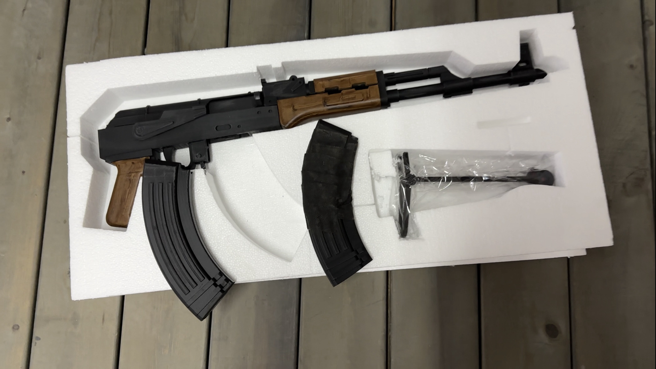 Hareketli seyyar dipçikli ak47