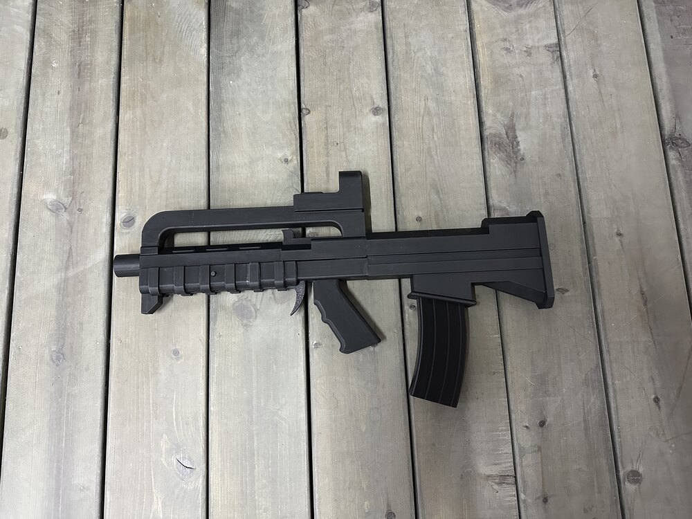 FAMAS