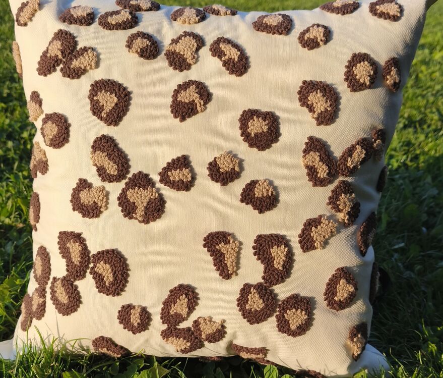 Leopar Desen Punch Nakışlı Kırlent Kılıfı