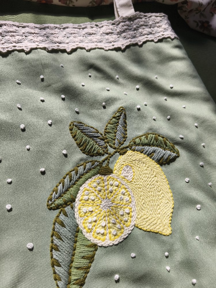 Dantel detaylı, punch limon nakışlı çanta