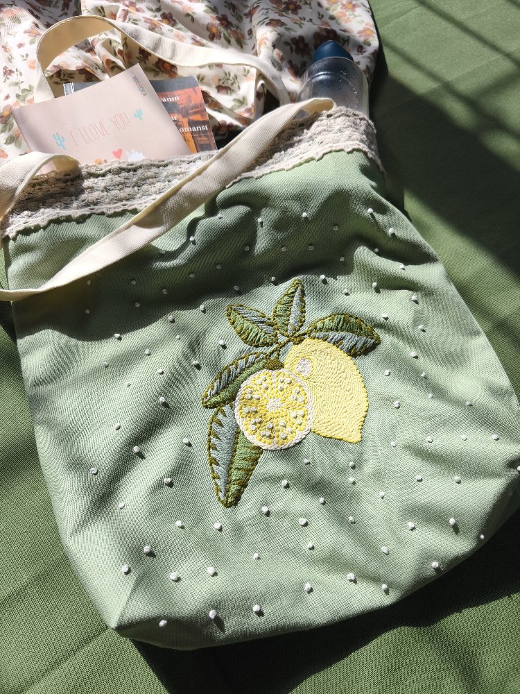 Dantel detaylı, punch limon nakışlı çanta