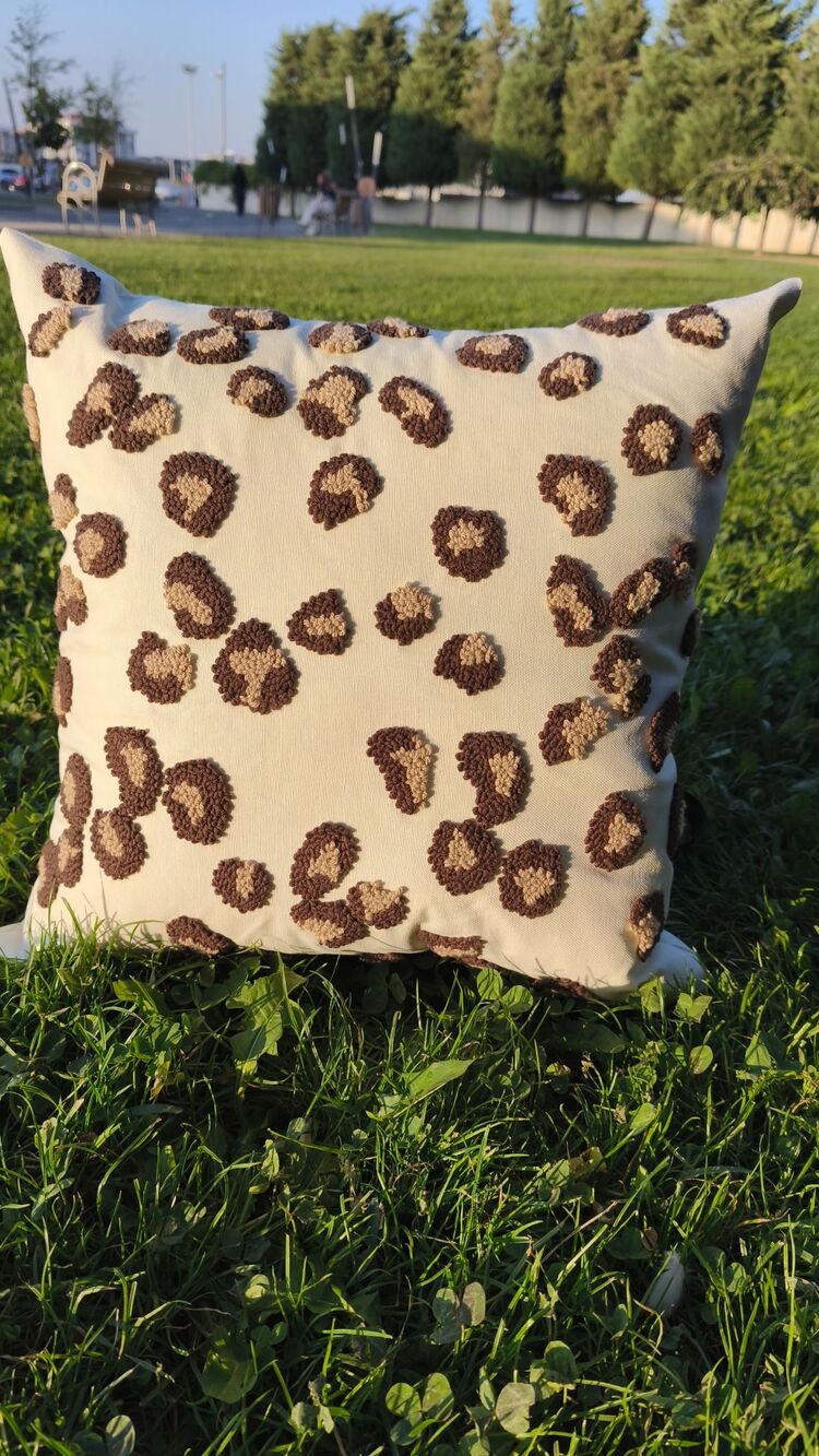 Leopar Desen Punch Nakışlı Kırlent Kılıfı