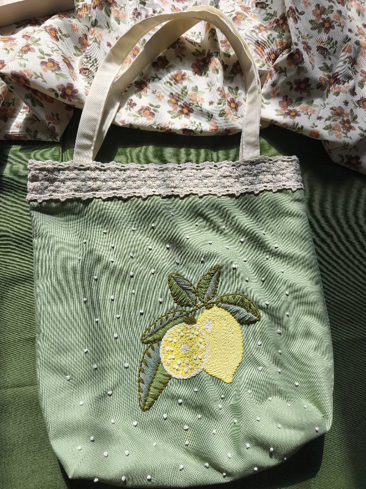 Dantel detaylı, punch limon nakışlı çanta