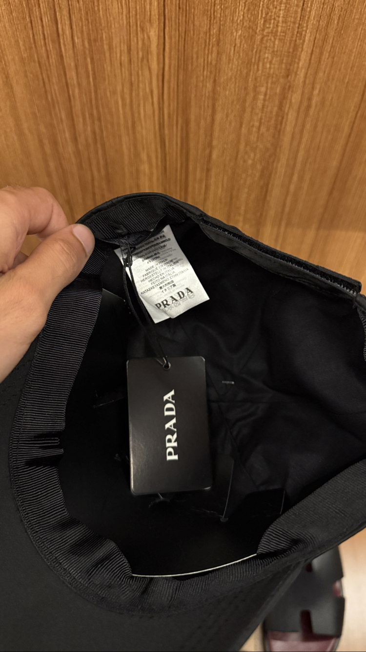 Prada Şapka