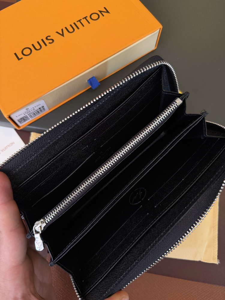 Louis Vuitton El Portföyü