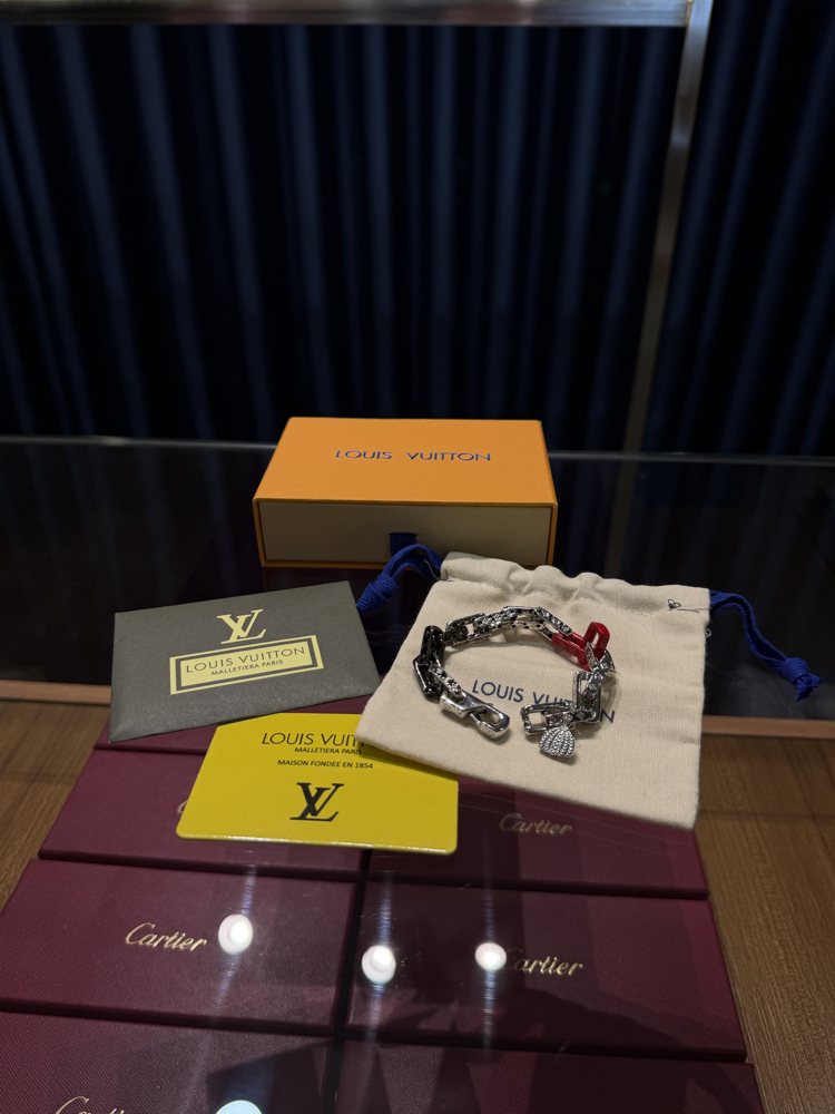 Louis Vuitton Chain