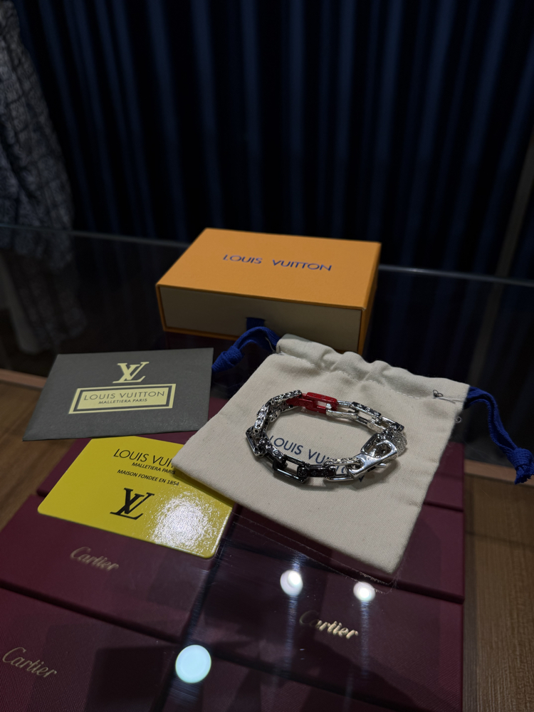 Louis Vuitton Chain