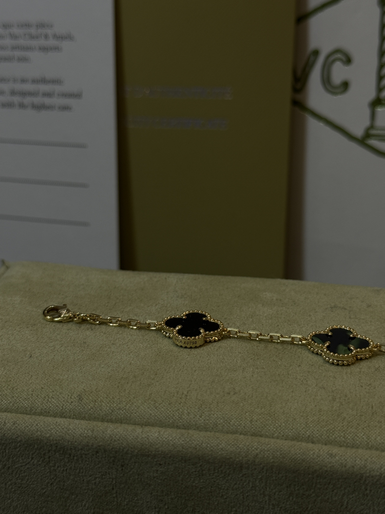 Van Cleef Siyah (Gold Zincir)