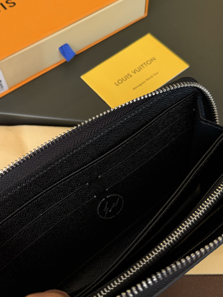 Louis Vuitton El Portföyü
