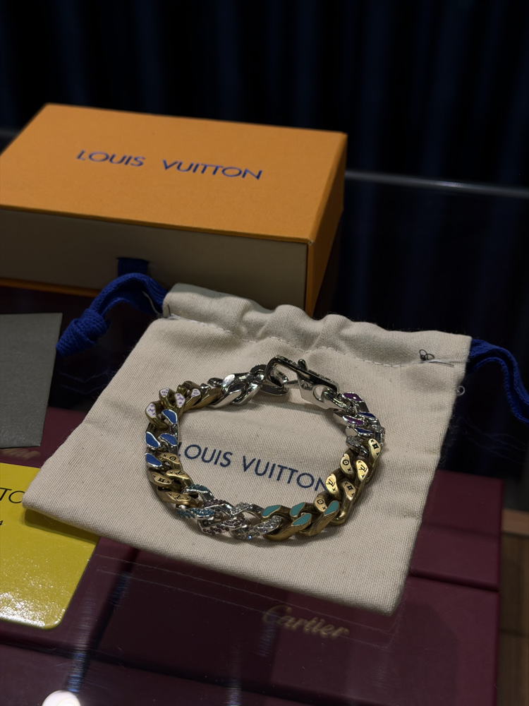 Louis Vuitton Chain