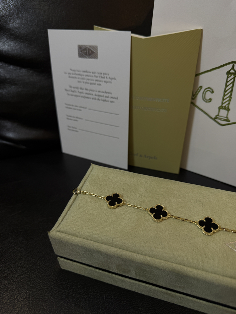 Van Cleef Siyah (Gold Zincir)