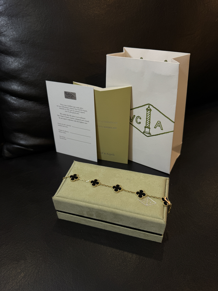 Van Cleef Siyah (Gold Zincir)