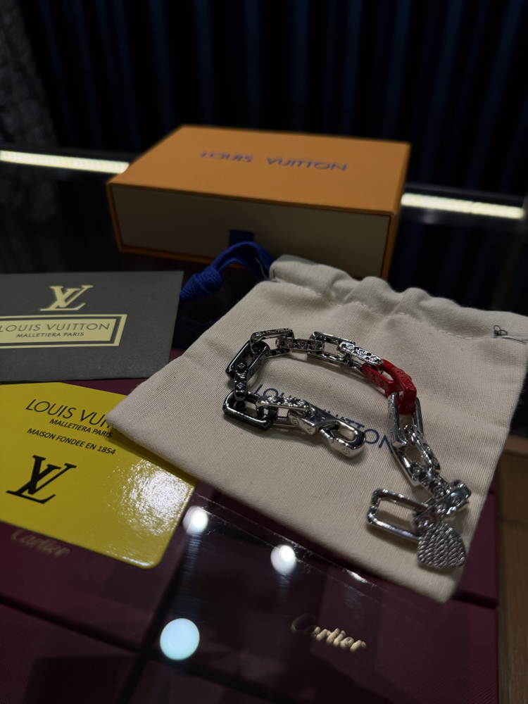Louis Vuitton Chain
