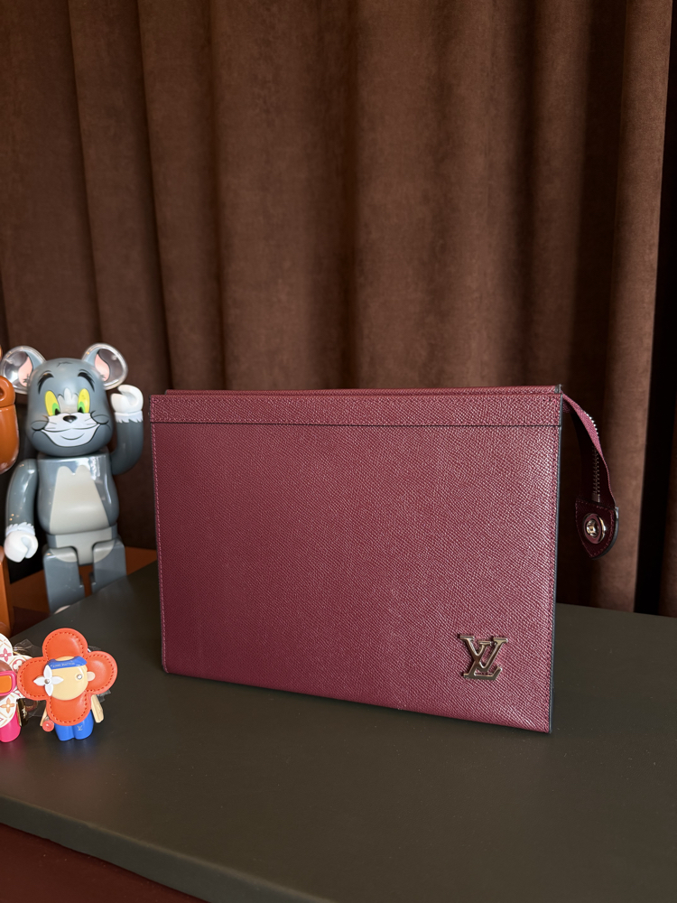 Louis Vuitton Clutch Bordo