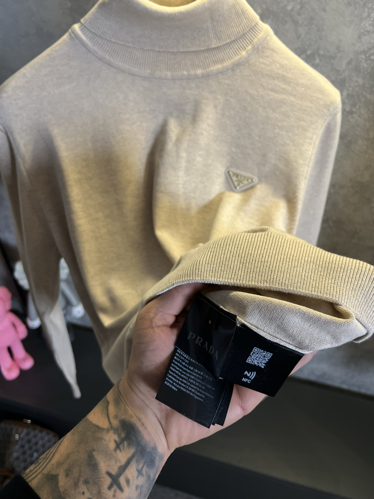 Prada Boğazlı Triko