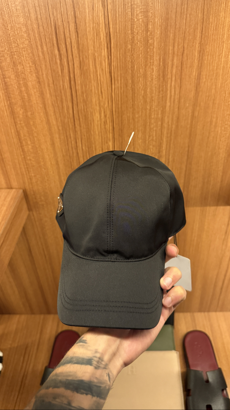 Prada Şapka