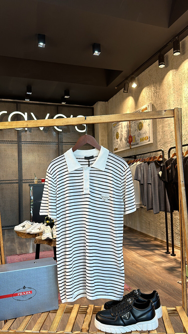 Prada Metal Armalı Çizgili Triko Yaka T-Shirt