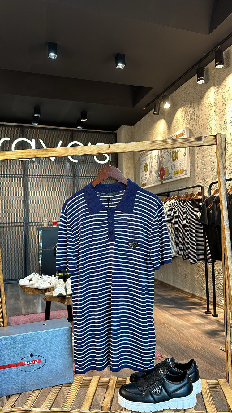 Prada Metal Armalı Çizgili Triko Yaka T-Shirt