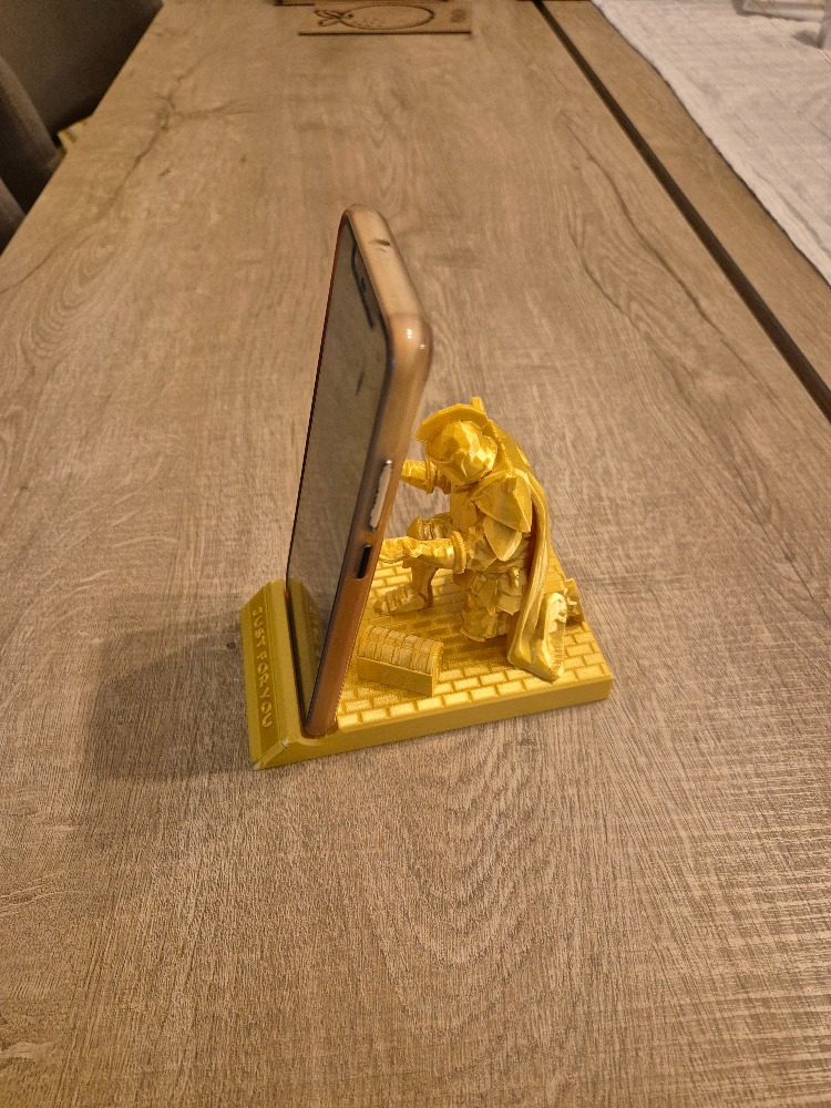 3D Baskı İsme Özel Bronz Renk Kalem & Telefon Tutan Şövalye