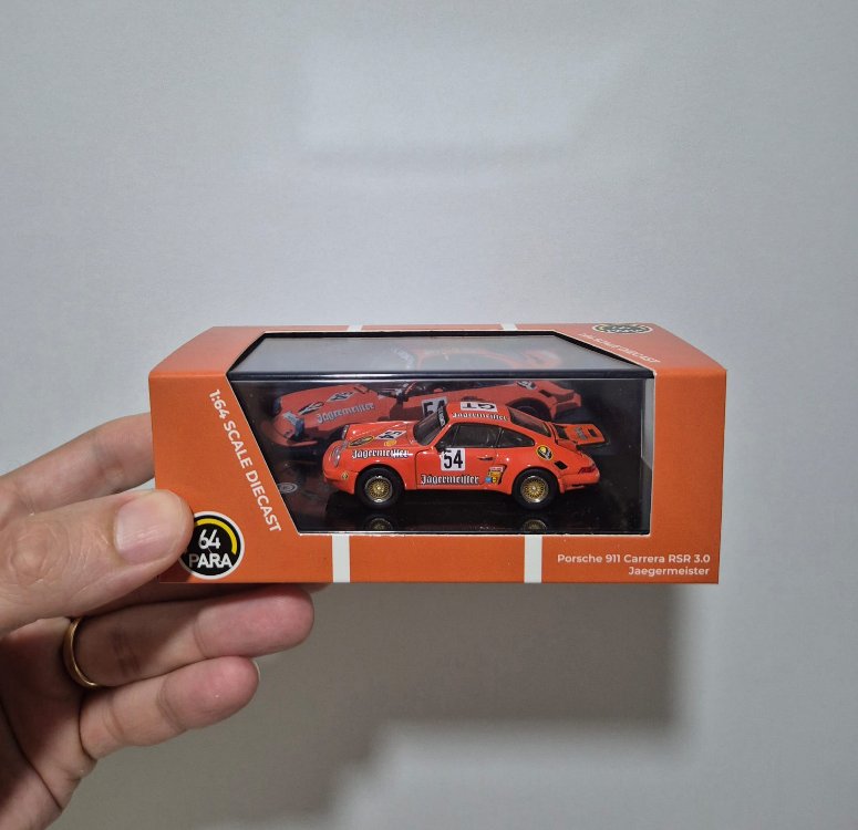 PORSCHE 911 CARRERA, 1975 RACING JÄGERMEISTER MODEL ARAÇ (1:64)