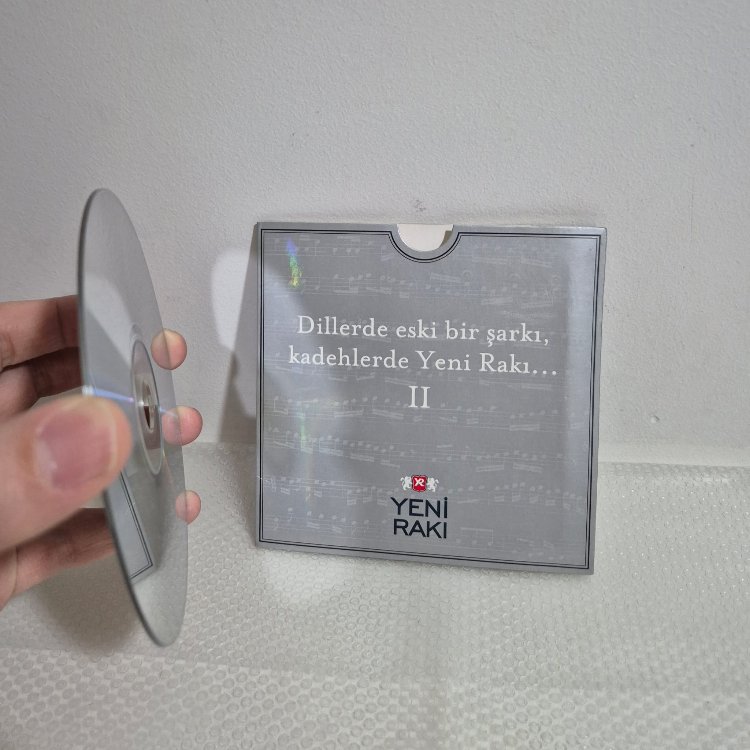 YENİ RAKI MÜZİK CD'Sİ - DİLLERDE ESKİ BİR ŞARKI, KADEHLERDE YENİ RAKI