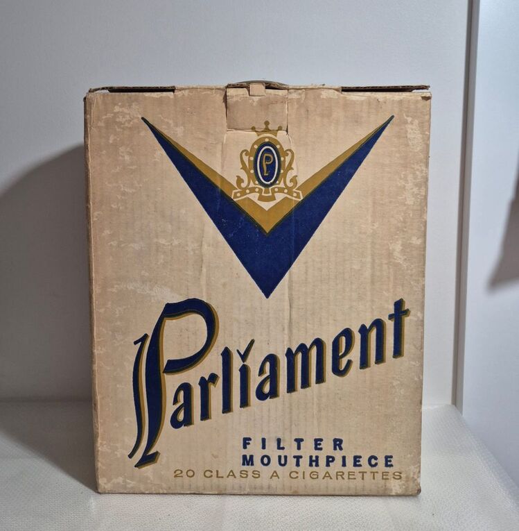 PARLIAMENT 1970'ler PAKET FORMUNDA BOŞ SİGARA KARTONU