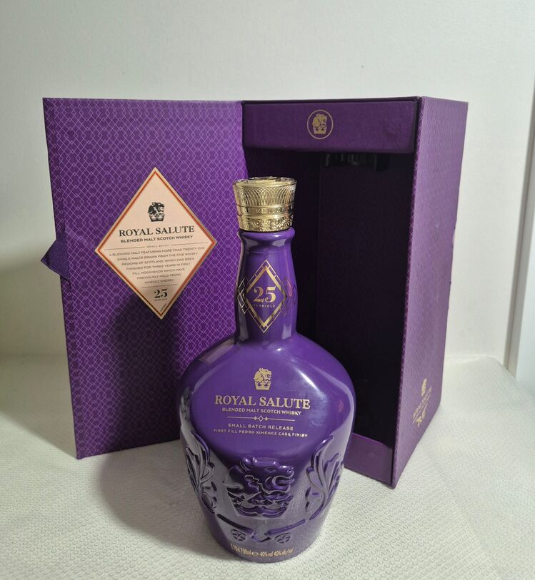 ROYAL SALUTE 25 YEARS TRAVEL EXCLUSIVE LIMITED EDITION - 70 cl BOŞ ŞİŞESİ ve KUTUSU