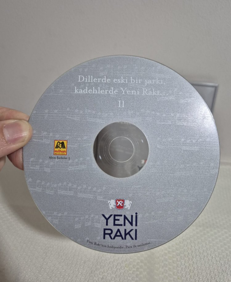 YENİ RAKI MÜZİK CD'Sİ - DİLLERDE ESKİ BİR ŞARKI, KADEHLERDE YENİ RAKI