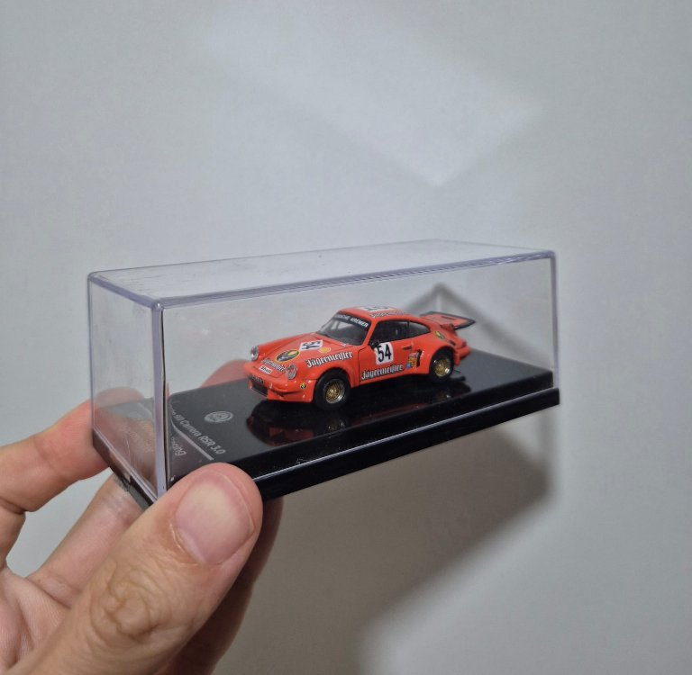 PORSCHE 911 CARRERA, 1975 RACING JÄGERMEISTER MODEL ARAÇ (1:64)