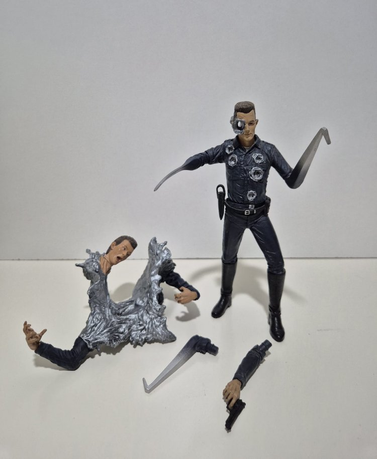 TERMİNATOR T-1000 MOVIE MANIACS 2001 YILI FİGÜRÜ