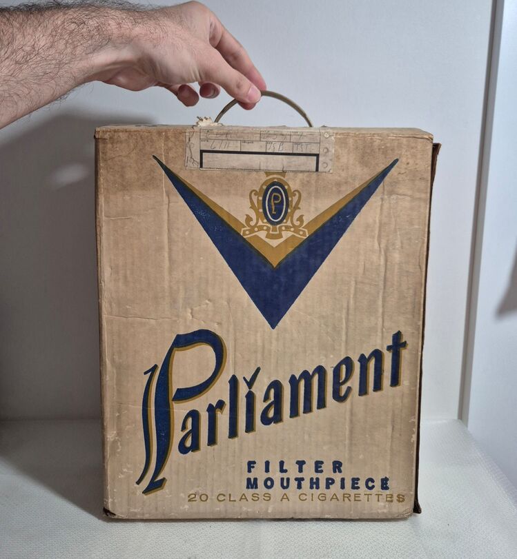 PARLIAMENT 1970'ler PAKET FORMUNDA BOŞ SİGARA KARTONU