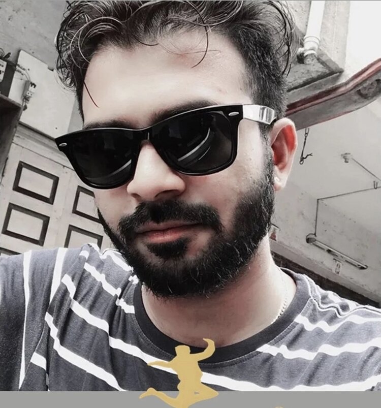 Klasik siyah güneş gözlüğü