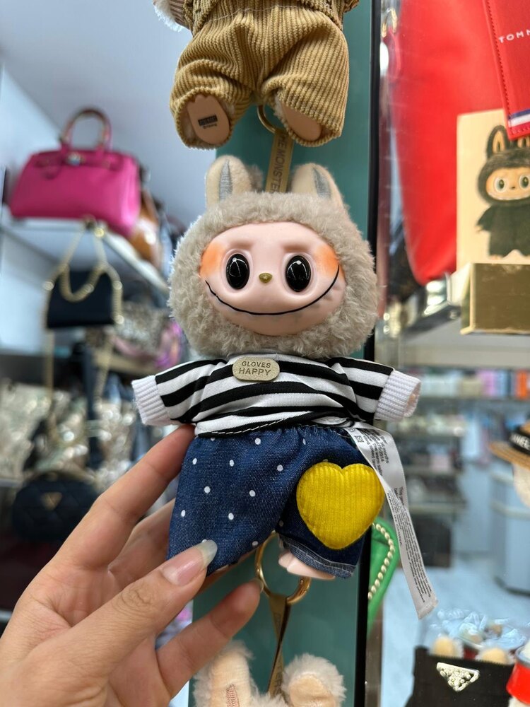 Kıyafetli labubu