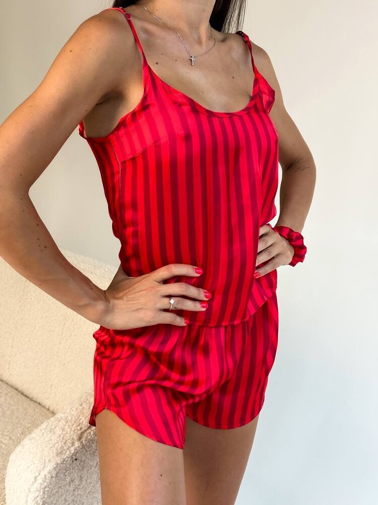  kırmızı çizgili askılı pijama takımı