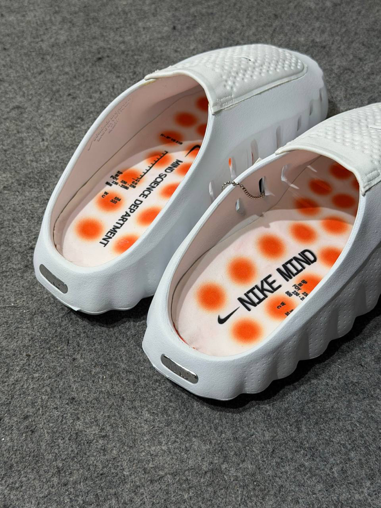 Nike Mind 001