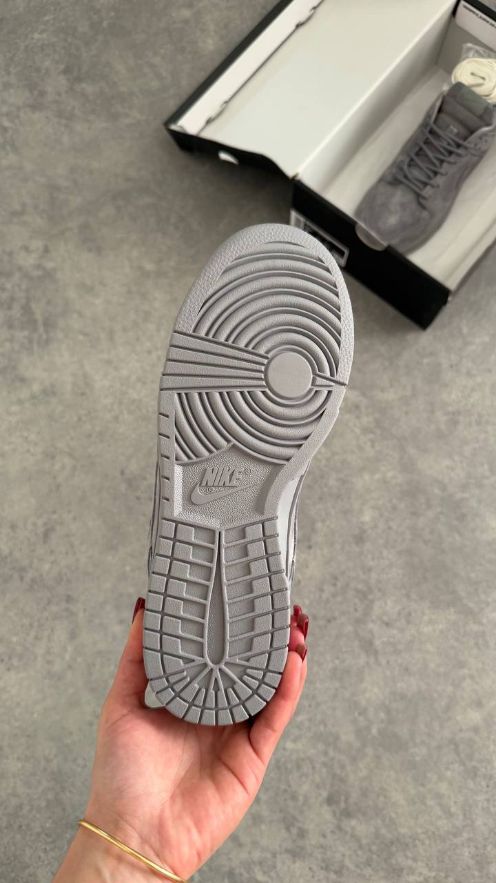 Supreme x Nike Sb Dunk Low  “Grey’’