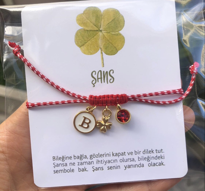 Beyaz mineli harf sembol Marteniçka bileklik