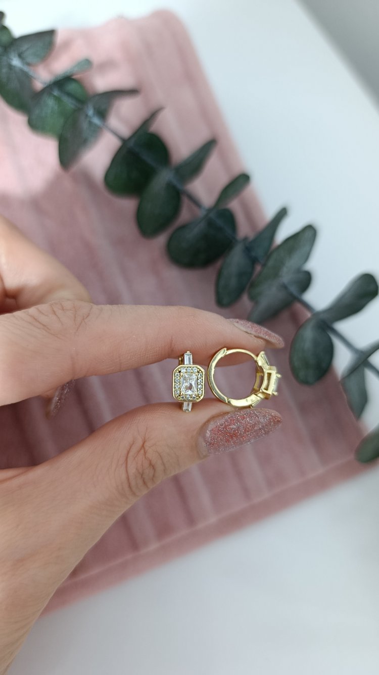 14K Renkte Xuping Elmas Montürlü Minimal Halka Küpe 