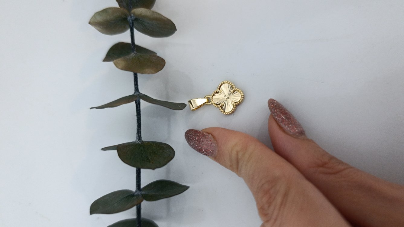 14K Renkte Xuping Pırıltılı Yonca Kolye Ucu