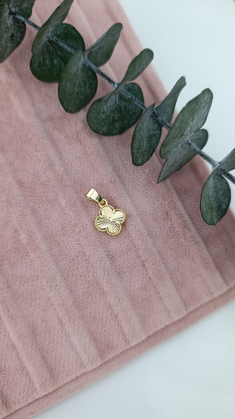 14K Renkte Xuping Pırıltılı Yonca Kolye Ucu