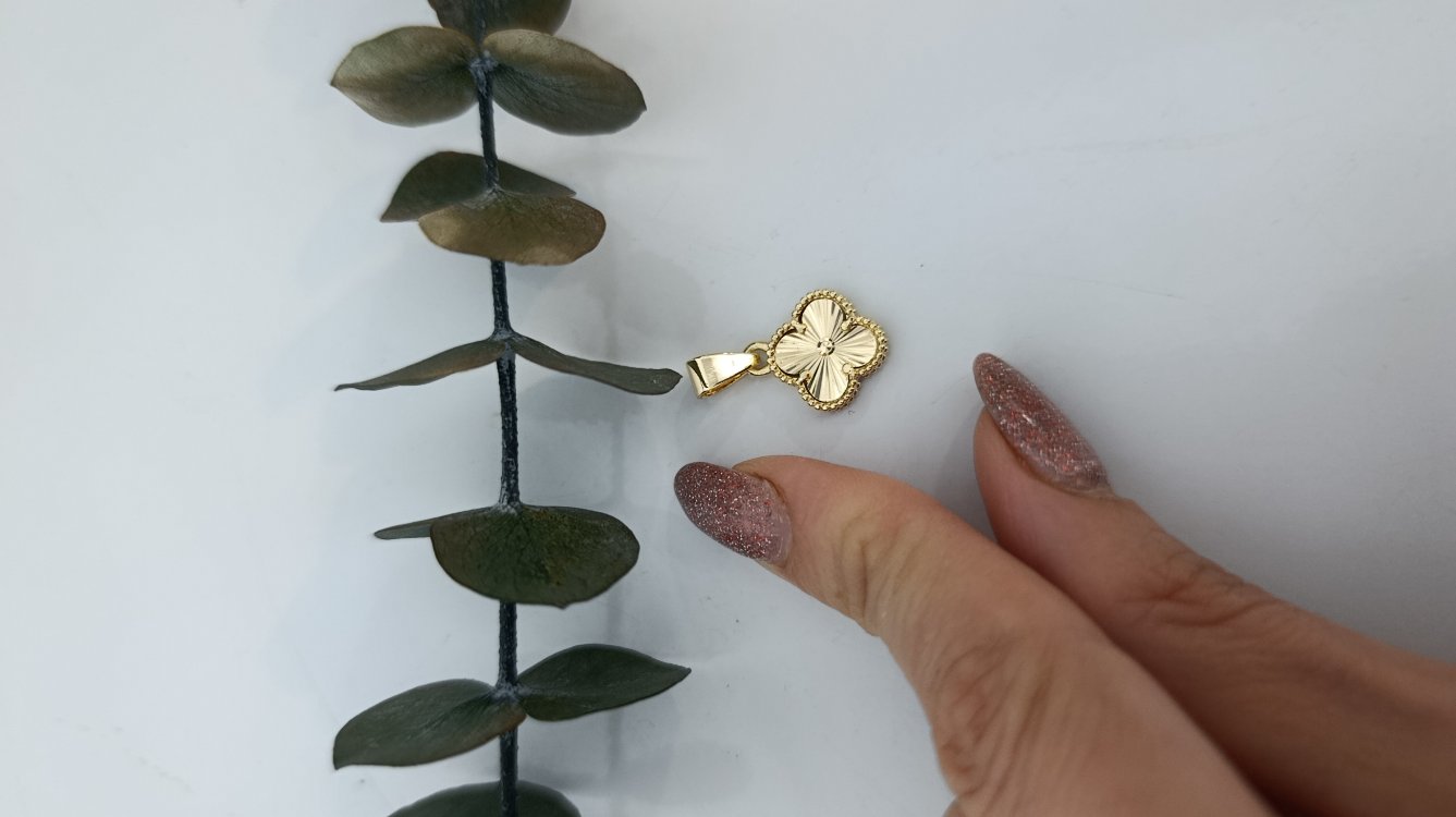 14K Renkte Xuping Pırıltılı Yonca Kolye Ucu