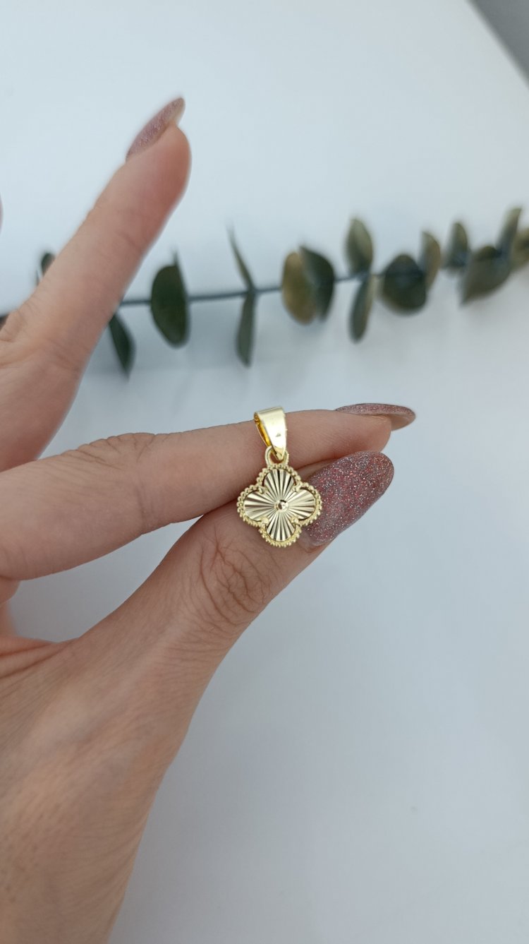 14K Renkte Xuping Pırıltılı Yonca Kolye Ucu