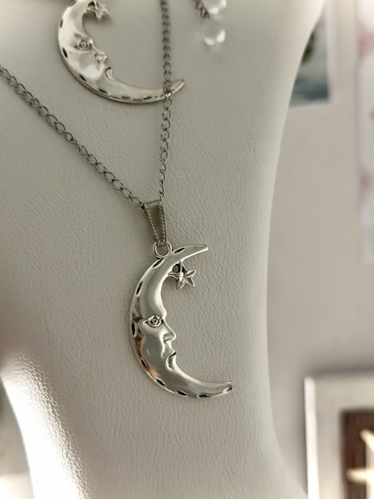 The Moon Kolye